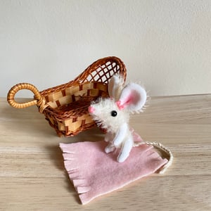 Image of Snowflake the Mouse Number 1