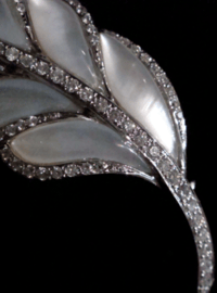 Image 3 of HUGE 18CT MOTHER OF PEARL AND DIAMOND LEAF BROOCH FINE QUALITY ONE OFF 24.1g