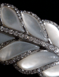 Image 2 of HUGE 18CT MOTHER OF PEARL AND DIAMOND LEAF BROOCH FINE QUALITY ONE OFF 24.1g