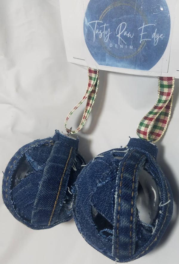 Image of Tasty Raw Edge Denim Windowed Bulb Ornament Set