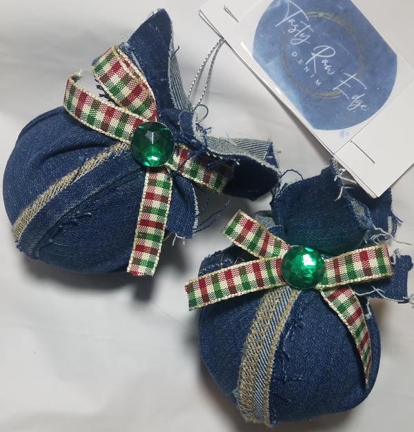 Image of Tasty Raw Edge Denim Holiday Bulb Ornament Set