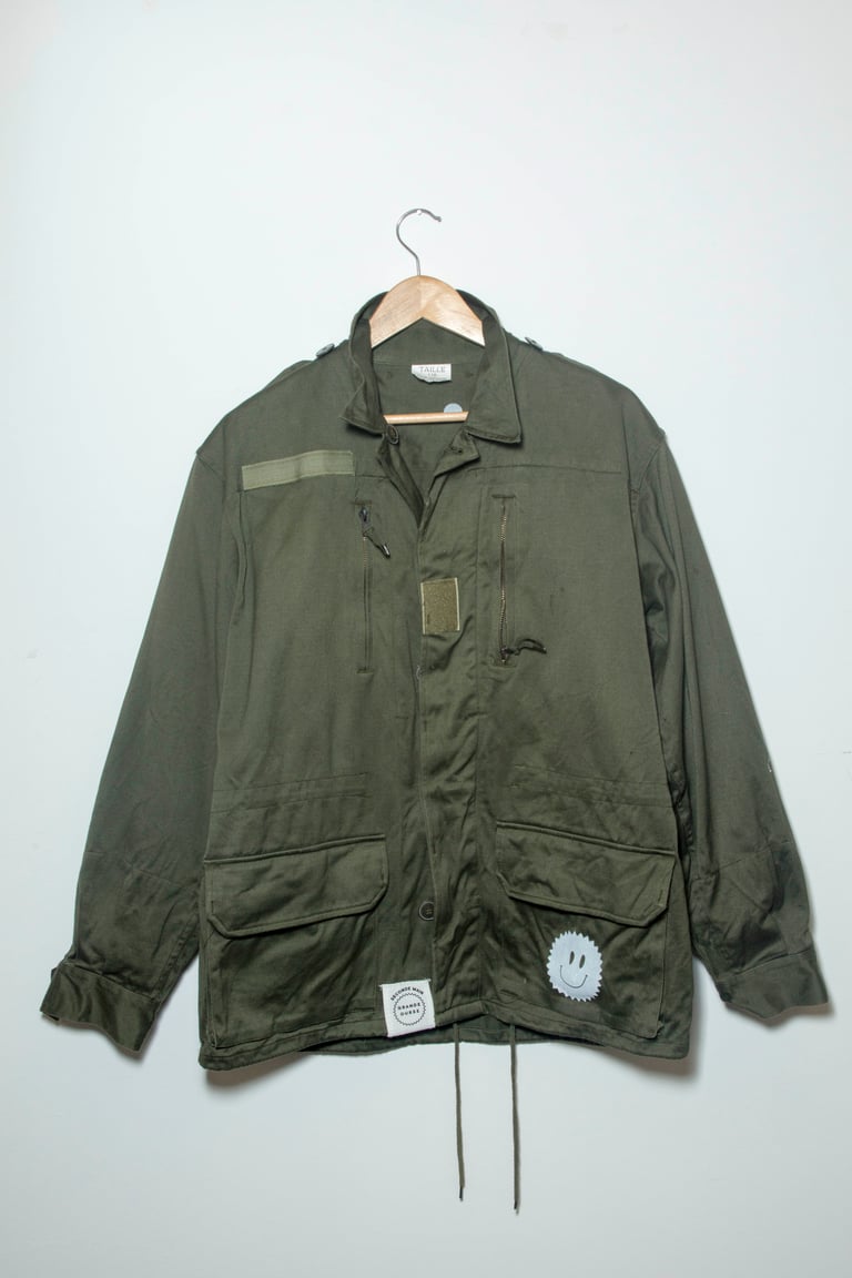 Seconde Main Grande Ourse / Veste militaire "L'amour pas la guerre" Image 3