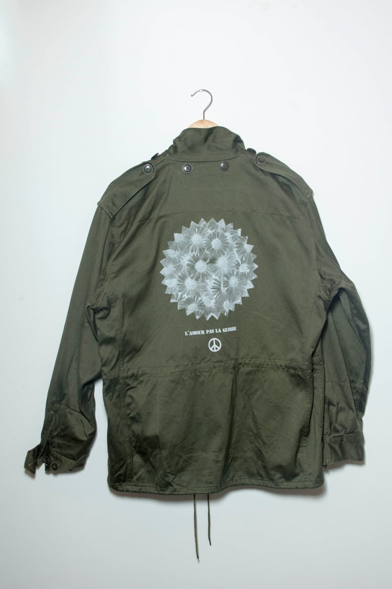 Seconde Main Grande Ourse / Veste militaire "L'amour pas la guerre" Image 4