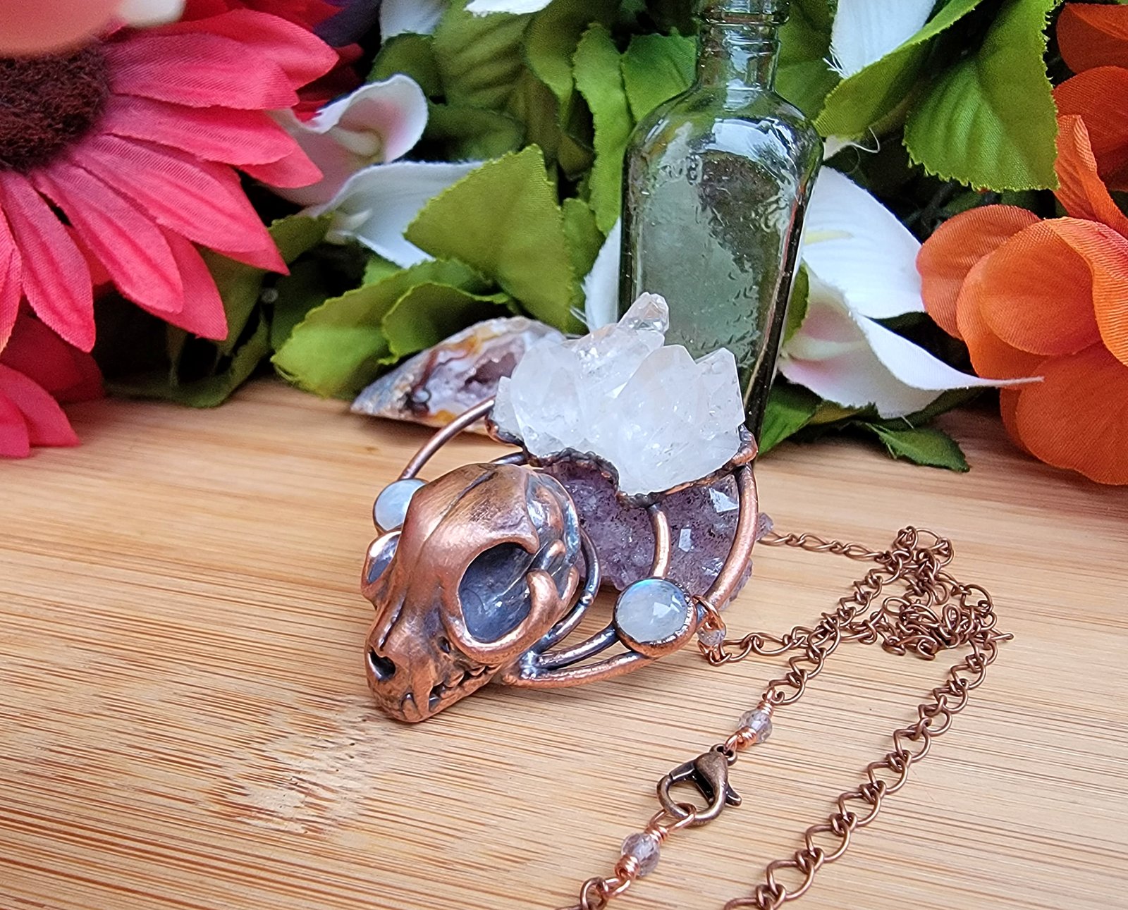 Cat deals skull pendant