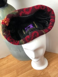 Image 5 of H.O.D. Knitted Brim Hat Black Tweed Fabric Crown W/ Burgundy 7 Flower Accent Brim