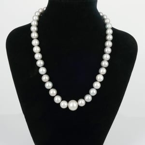 Image of Stunning silver coloured freshwater pearl strand. M3248, INT5665.