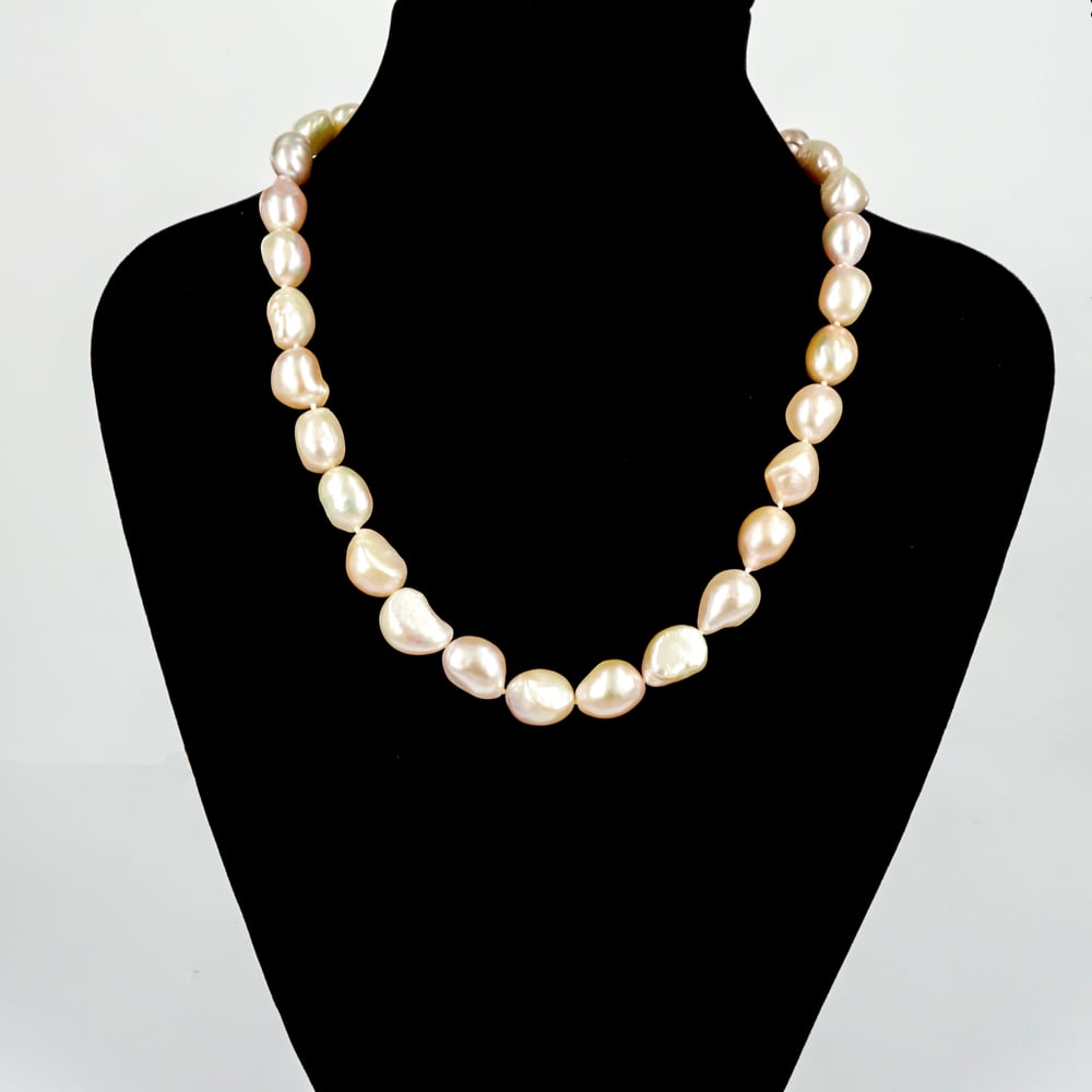 Image of Gorgeous peach coloured freshwater pearl strand. M3247