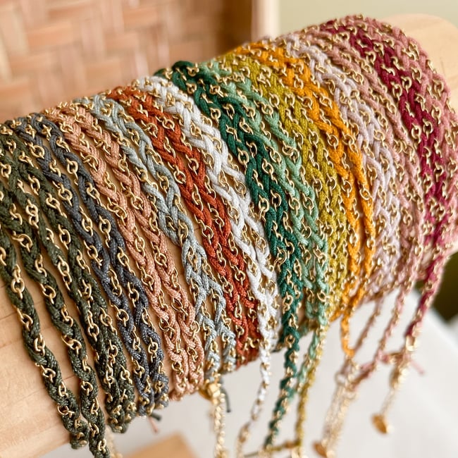 CÉLESTINE | Bracelet tressé 2 tours acier doré & lien coloré