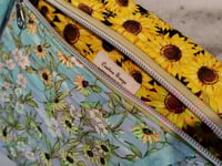 Image 4 of Daisies on Wristlet Bag