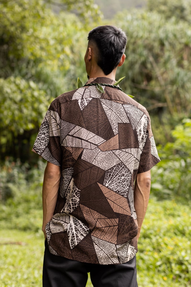 Hawaiian Style Hawaii Fishing Catch Ulua Logo brown t shirt Men's Size  Large L