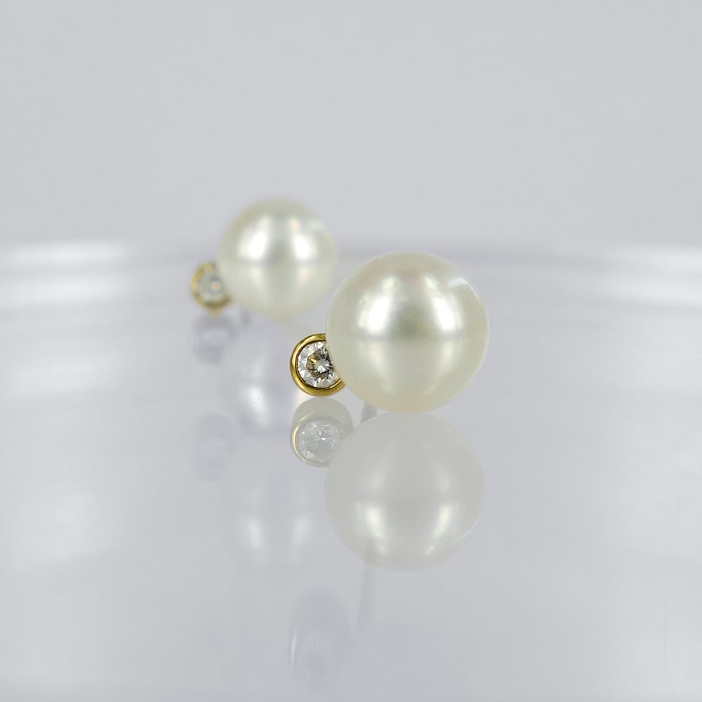 Image of Diamond and pearl stud earrings. CP1153, D6344