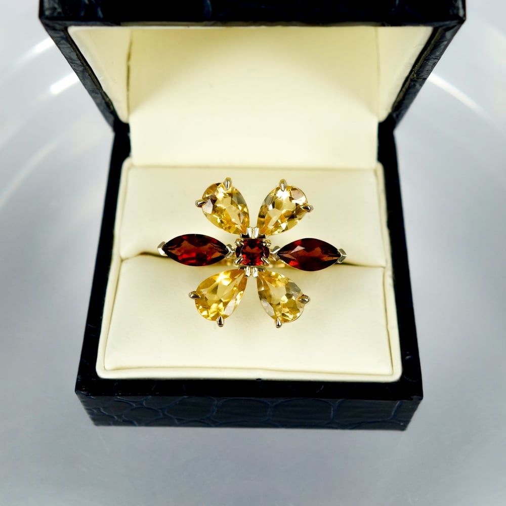 Image of Stunning 9ct yellow gold large precious gemstone cocktail ring. PJ5967