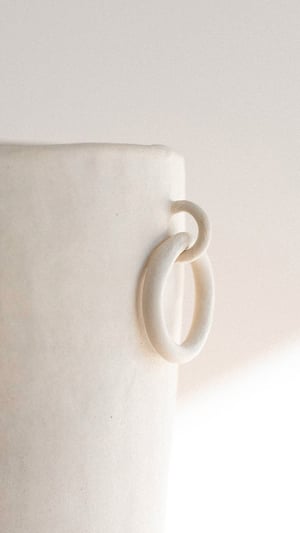 Image of Vase en terre brute "Rings"