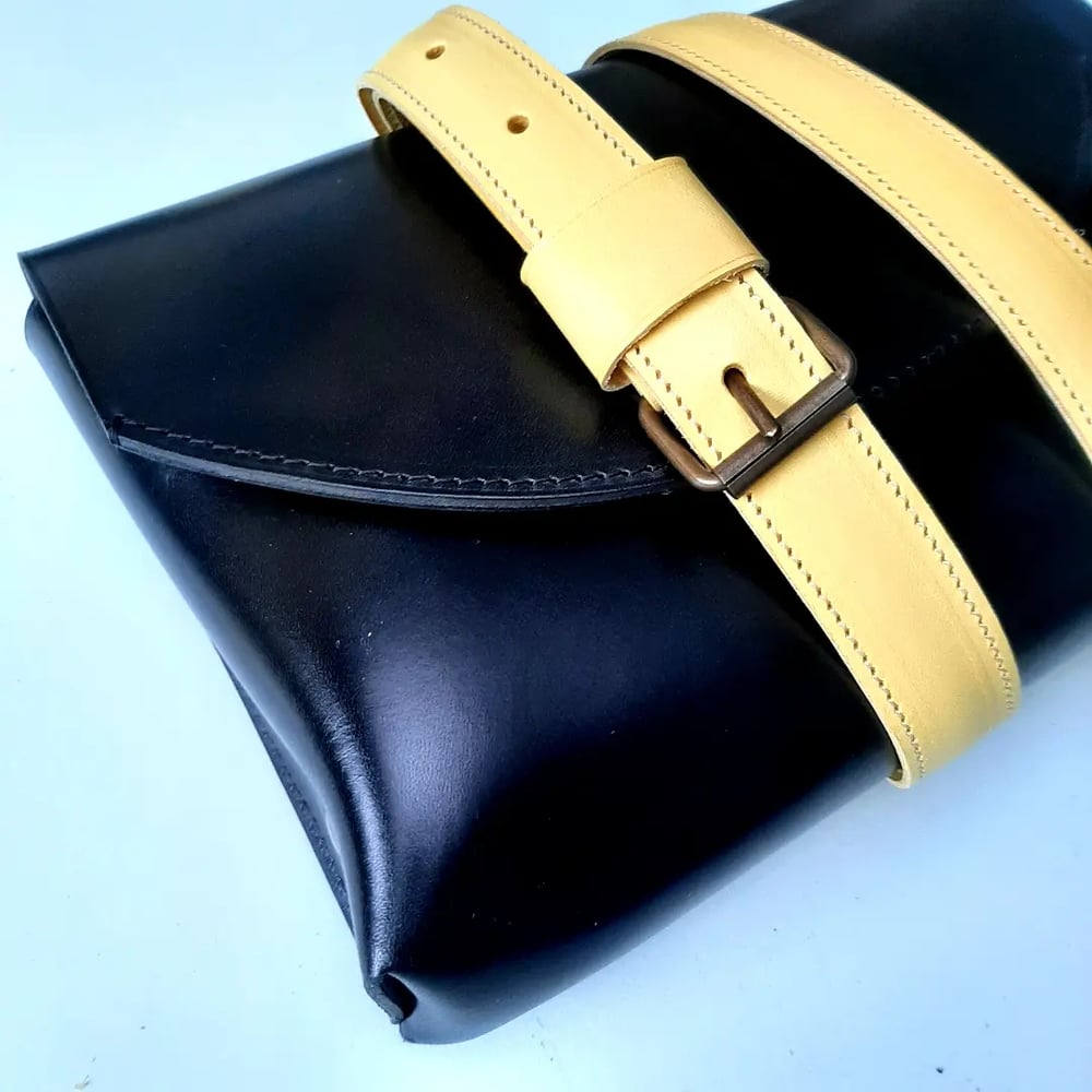 Image of Julienne MIDI black / yellow belt