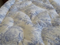 Image 2 of Stunning Toile de Jouy in Delft Blue Single Eiderdown - Ready to Go!