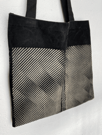 Image 3 of TOTE BAG UPCYCLING / NOIR / DENIM / Tramé ECRU