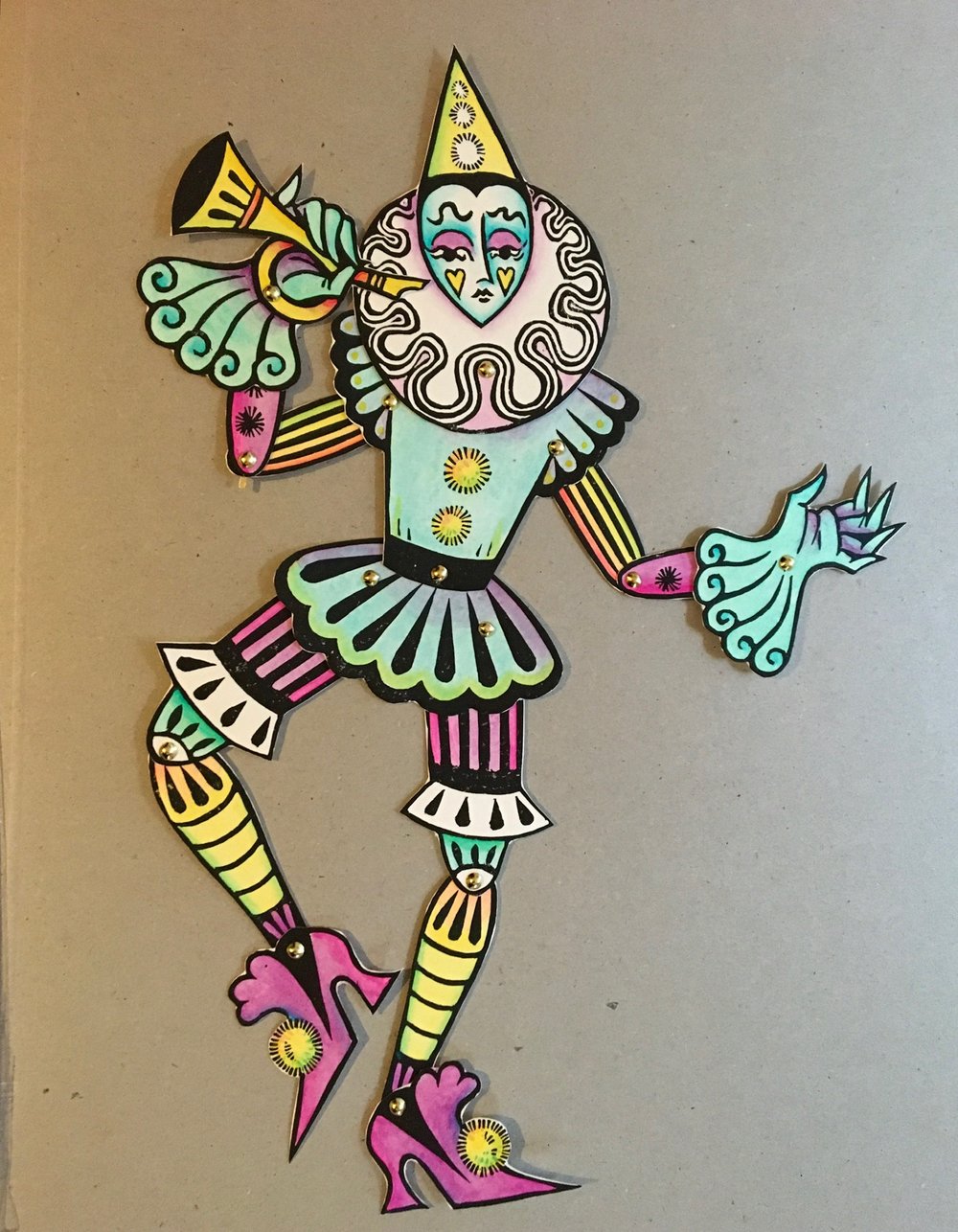 Cut-out-and-keep paper clown, trumpet 