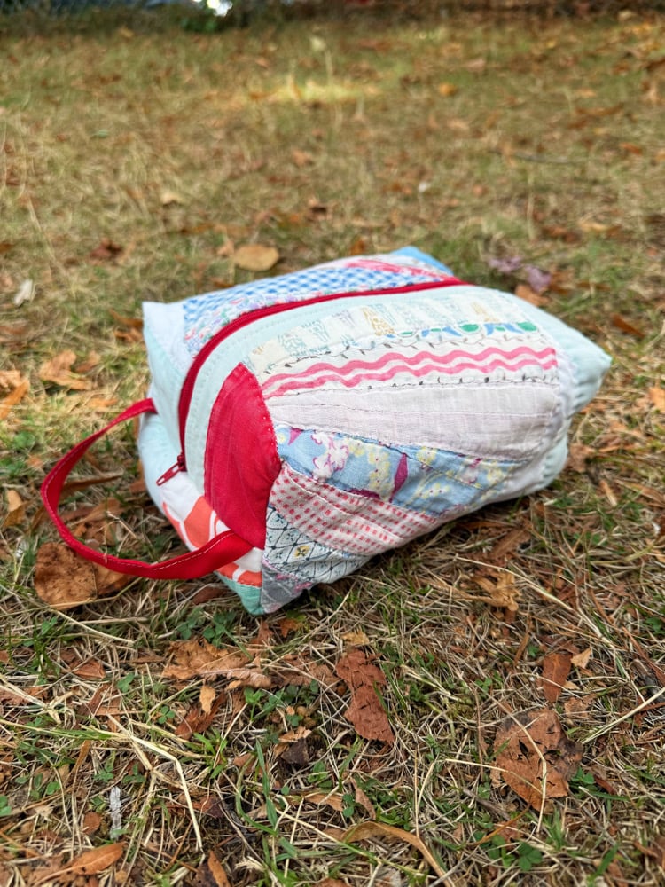 Image of Medium Zipper Pouch — 04
