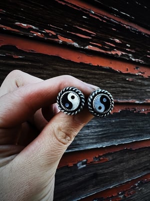 Image of Inlay Yin-Yang Bolts