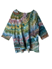 Image 3 of S 100% Cotton Forager Top in Earthy Agate Ice Dye