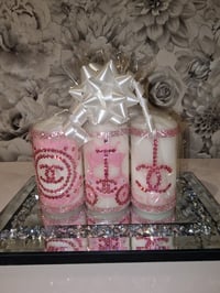 Image 1 of PINK CARRIAGE CANDLE SET