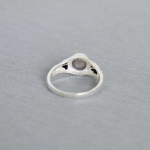 Image of Labradorite Moonstone cabochon vintage style silver ring