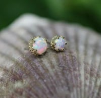 Image 2 of Crown set with Opal 