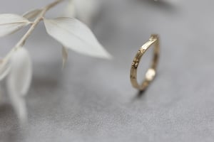 Image of 18ct Gold, 2mm, Cleavers Engraved, Wishbone Ring