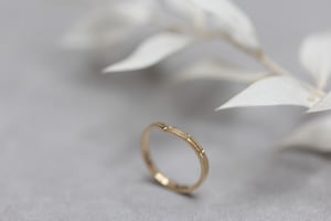 Image of 18ct Gold, 2mm, Cleavers Engraved, Wishbone Ring