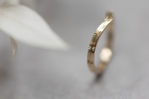 Image of 18ct Gold, 2mm, Cleavers Engraved, Wishbone Ring