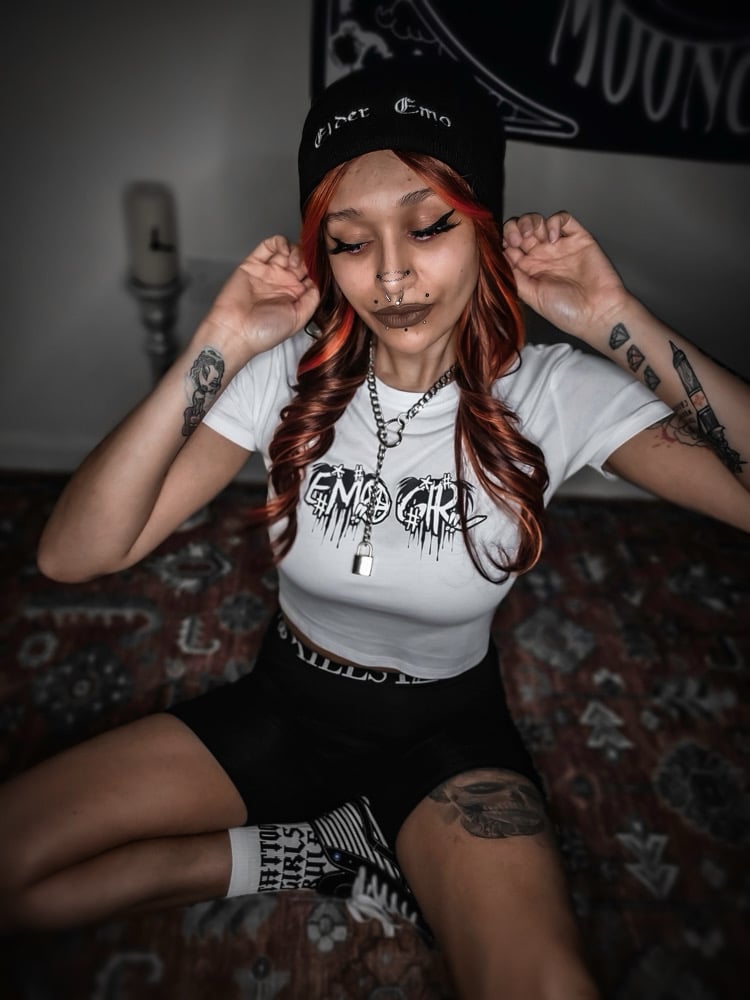 Image of EMO GIRL CROP WHITE