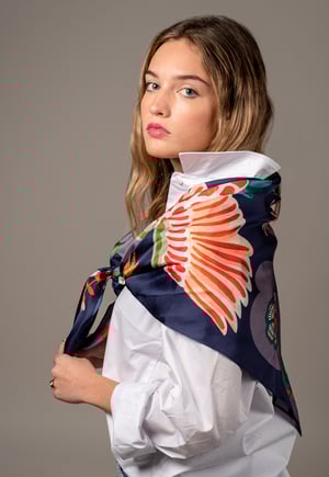 Image of PAÑUELO MARISMAS 100% SEDA