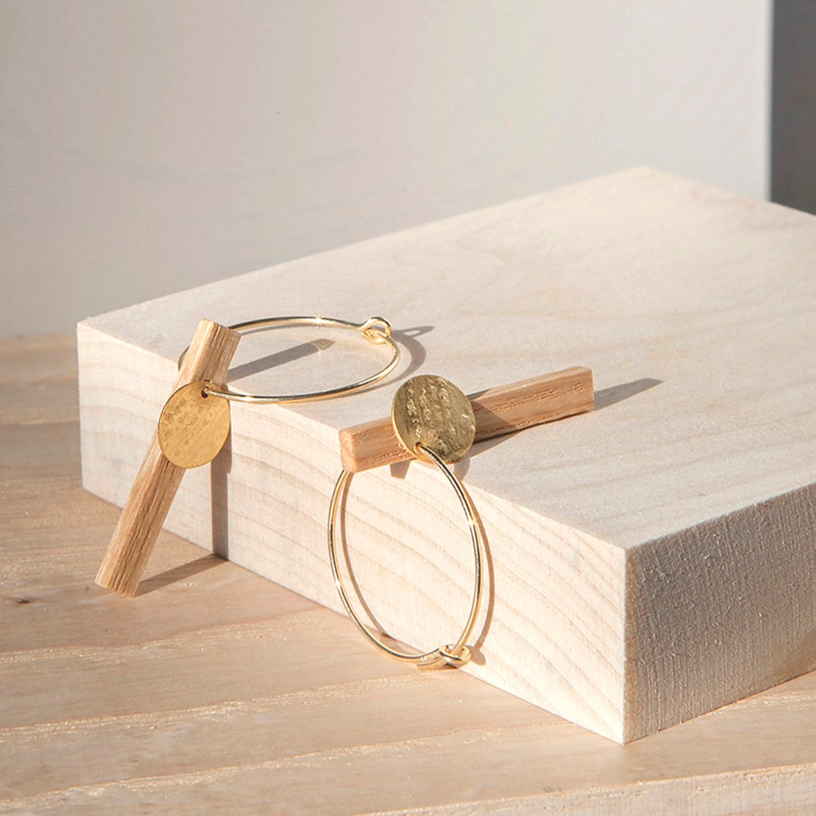 Image of EARRINGS. Gold-Ash