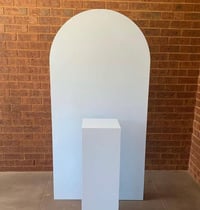 U shape panel and one white cake stand 