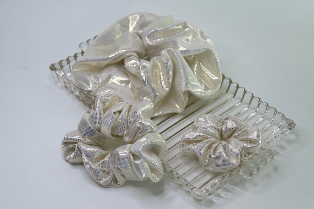 Image of White Glossy Bundle