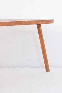 Image 2 of Table brutaliste tripode