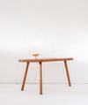 Table brutaliste tripode