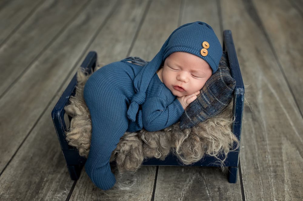 Image of PAUL FOOTED PAJAMAS AND SLEEP HAT - NEWBORN SIZE