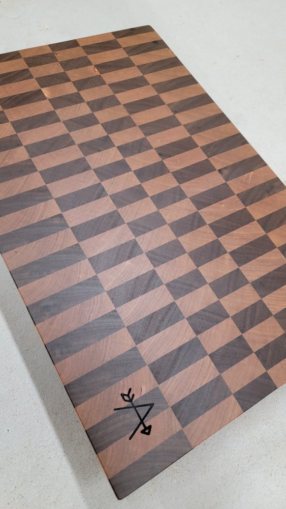 Image of "CHECKERS" END-GRAIN CUTTING BOARD 