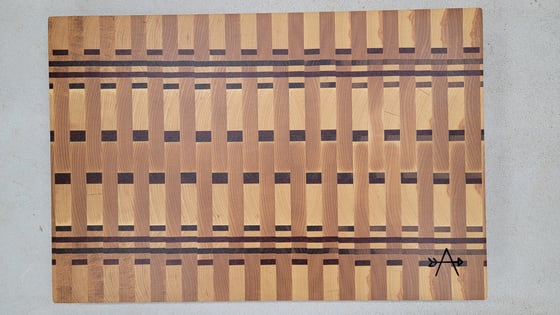 Image of "DOUBLE STRIPES" END-GRAIN CUTTING BOARD