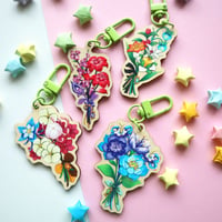 Image 2 of Liyue Bouquet Wooden Charm