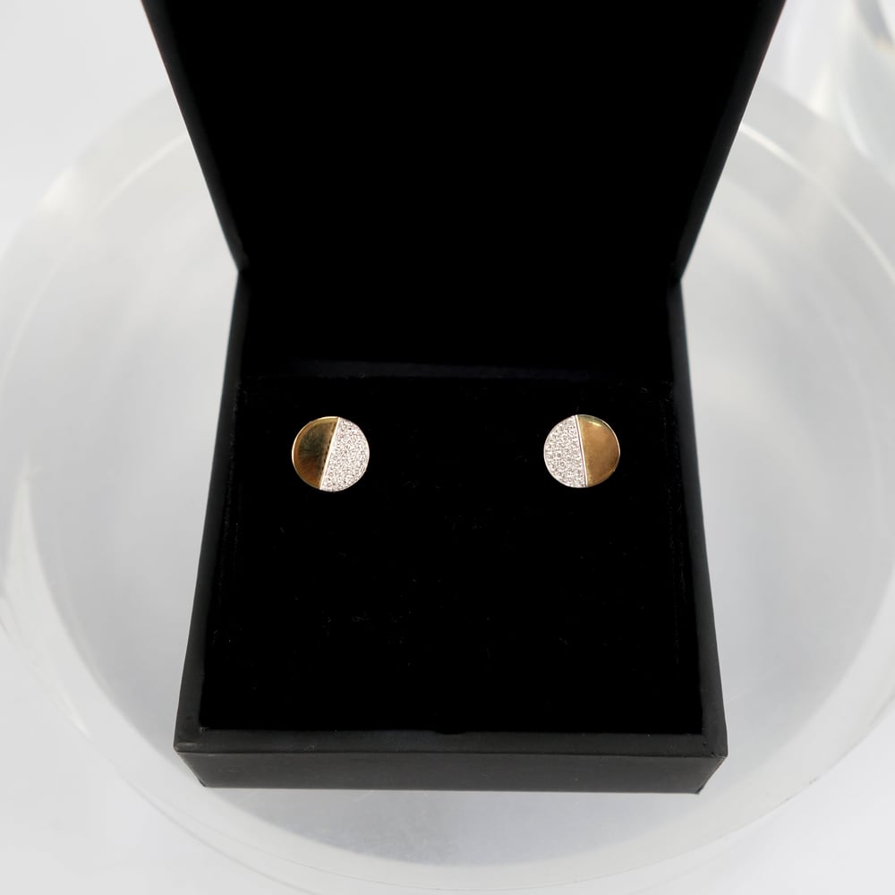 Image of 18ct yellow gold diamond set stud disc earrings. PJ5926