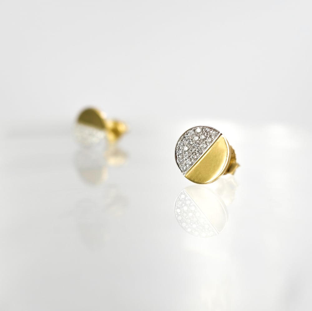 Image of 18ct yellow gold diamond set stud disc earrings. PJ5926