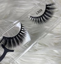 Image 5 of Natural Lash