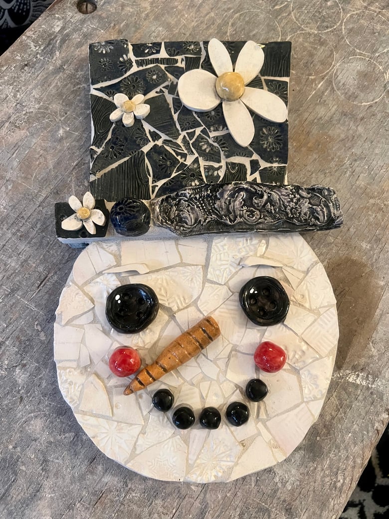 Image of Mosaic Snowman Face with Daisies