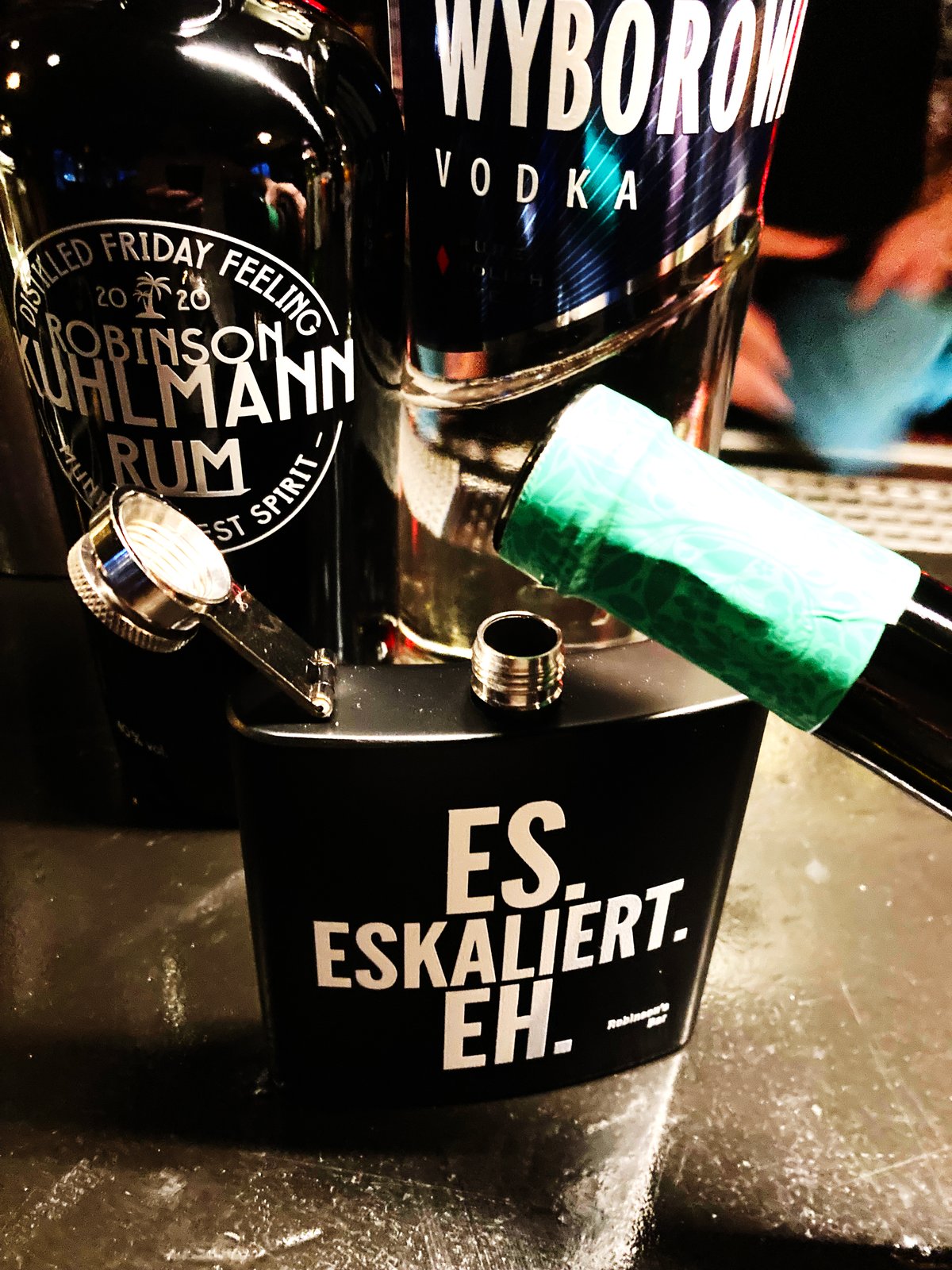 Image of Es Eskaliert Eh Flachmann *limited edition