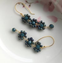 Blue bead crystal floral dangle earrings