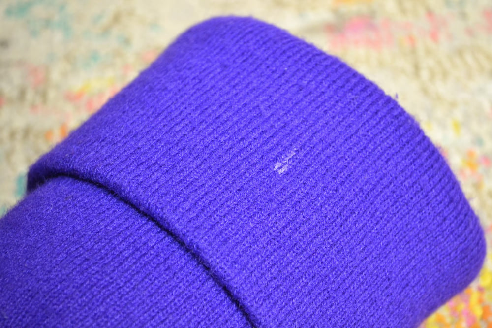 Image of Vintage 1990's University of Washington Huskies Purple Logo Beanie