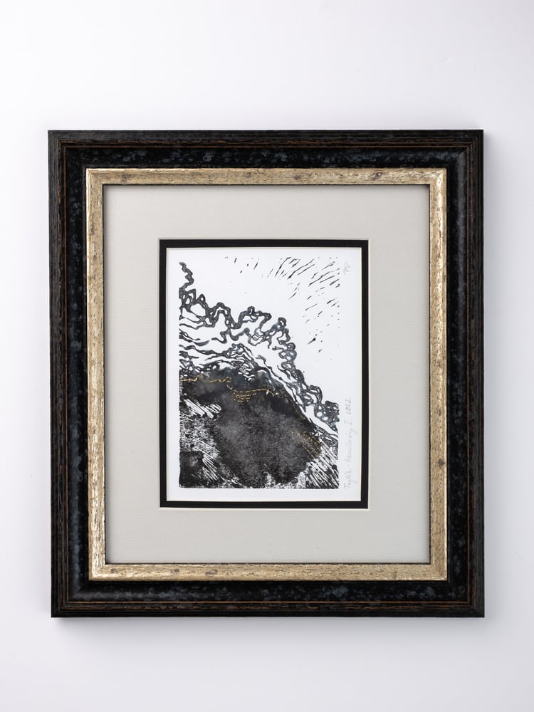 Image of Város és Vadon: Tajték tanulmány no1, kézi, arany hímzéssel - keretezve