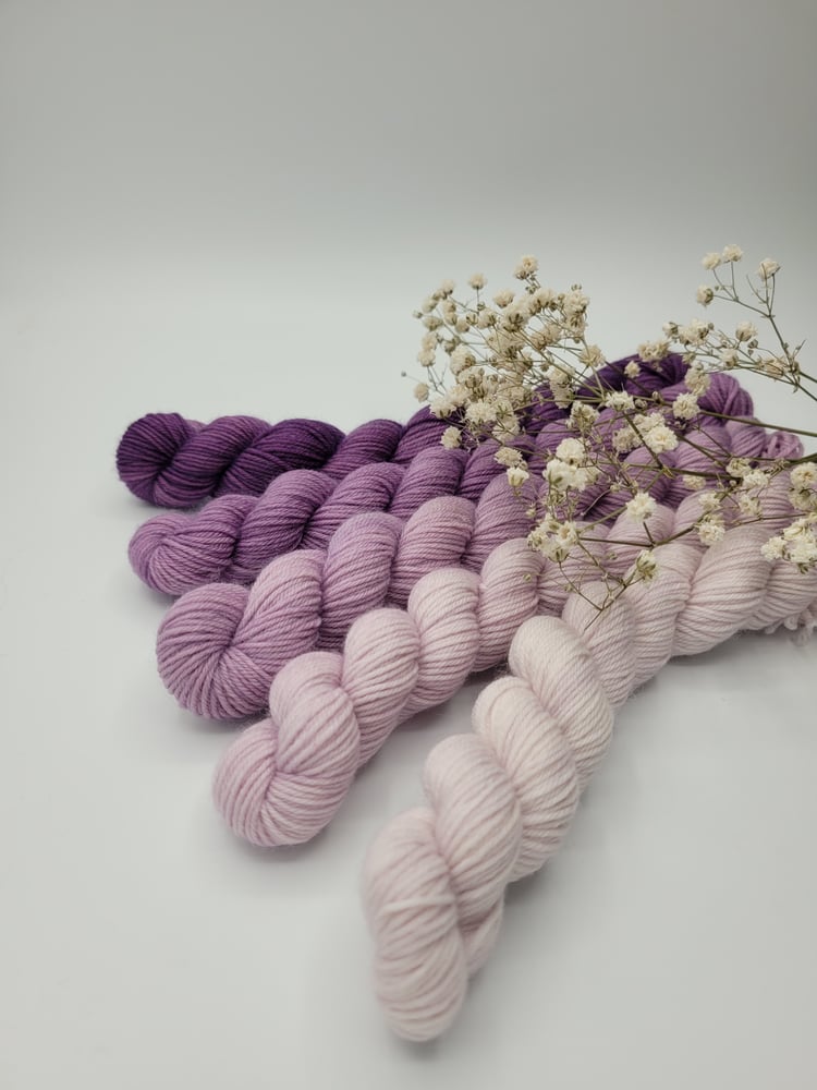 Image of L'amour est un bouquet de violettes - Guimauve